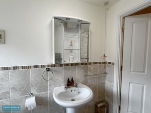 Shower room- click for photo gallery